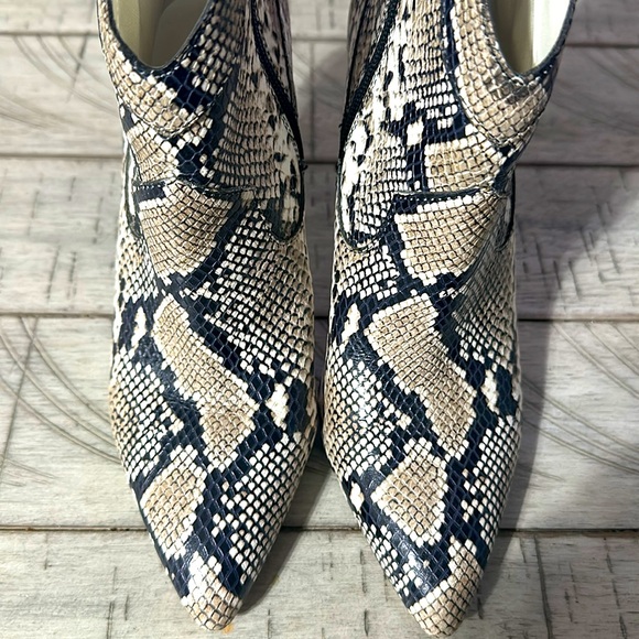 ♥️GIANNI BINI snakeskin leather heeled bootie - Picture 7 of 7
